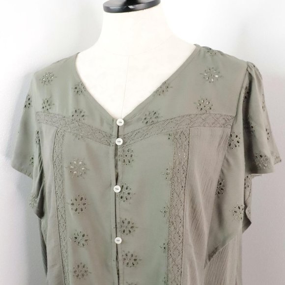 Maurices Women's L Green Eyelet Rayon Crinkle Flutter Sleeve Buttoned Blouse Top - Picture 4 of 8